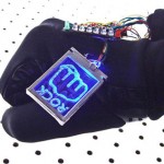 Troque seus amigos por uma luva que joga pedra-papel-tesoura